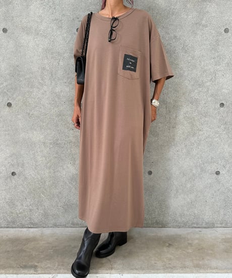 胸ポケットロゴ&バックロゴゆったりTシャツワンピース（モカベージュ）