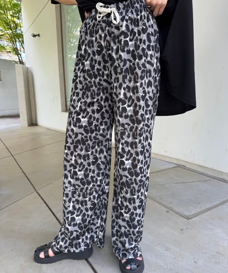 レオパード柄ワイドパンツ