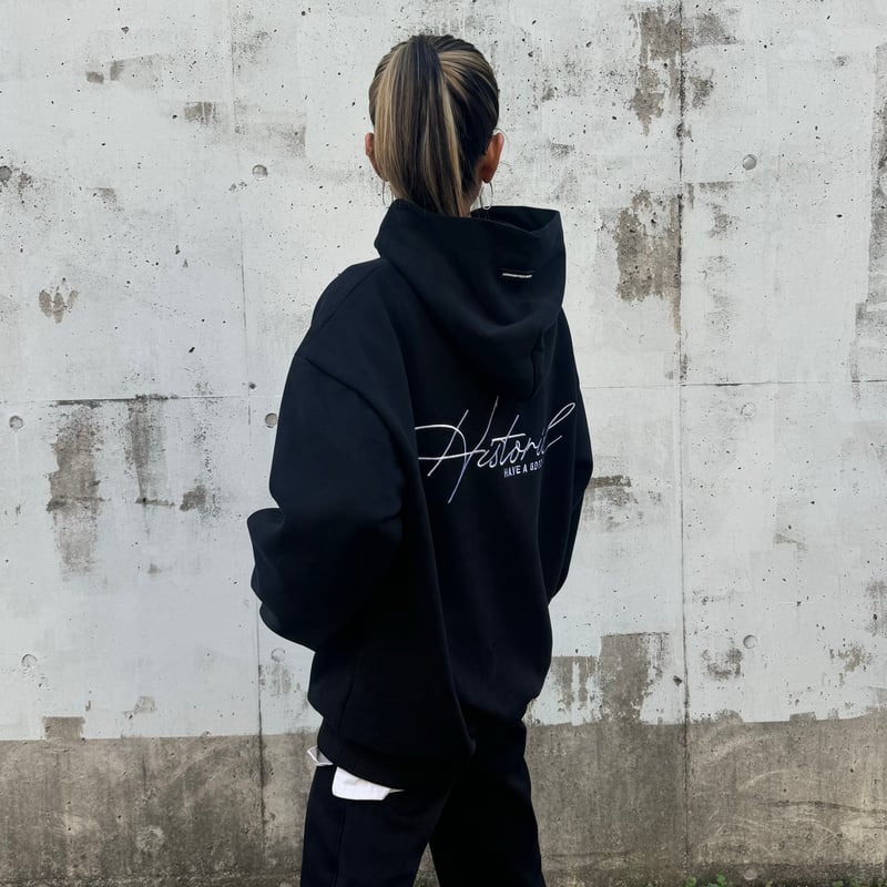 フードラベル付き刺繍ロゴパーカー(ブラック) | COPINE