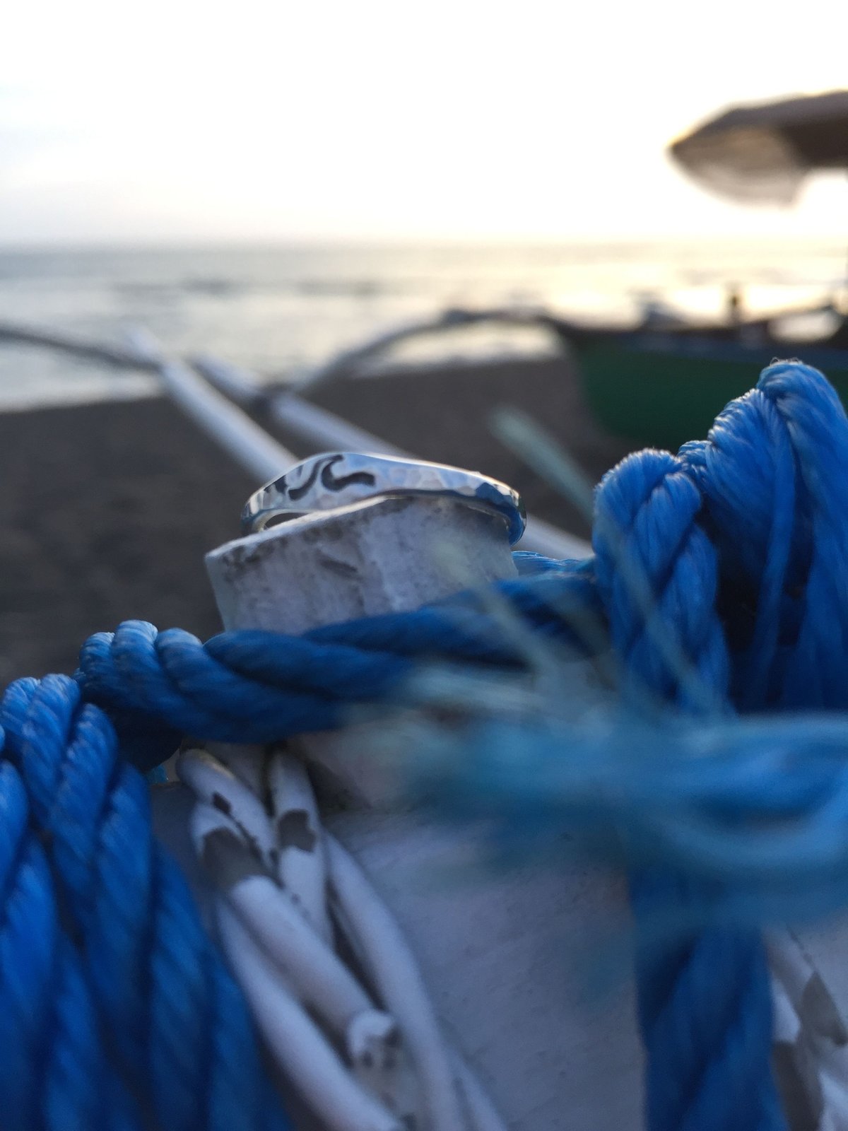 ウェーブ リング 刻印& 槌目 925シルバー | Voyage Jewelry Japan