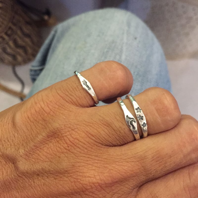 ウェーブ リング 刻印& 槌目 925シルバー | Voyage Jewelry Japan