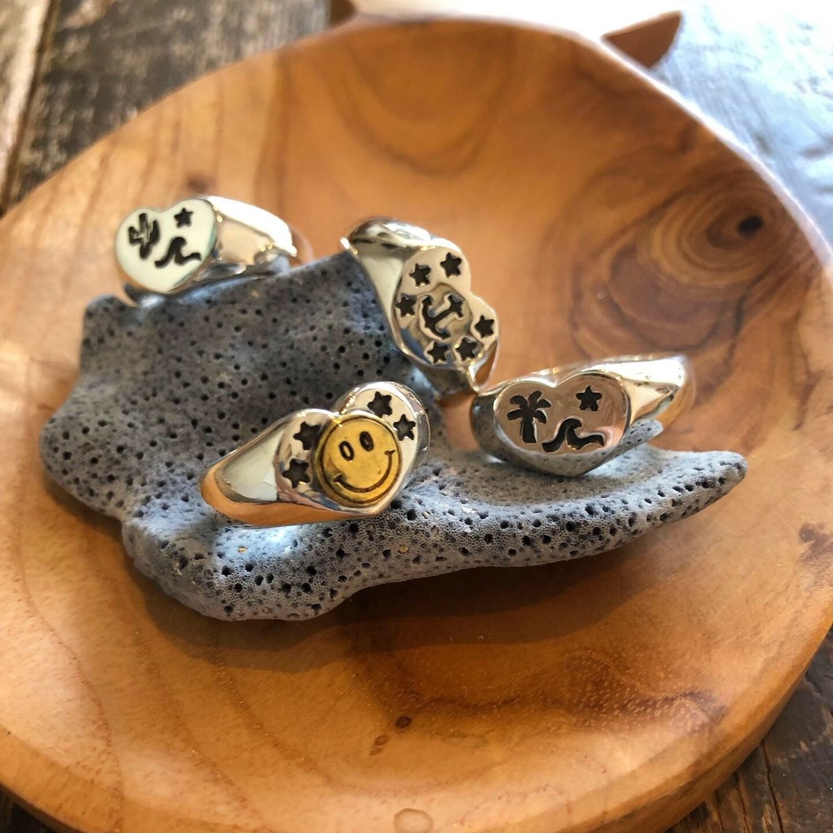 【Shapes Studio】MINIMALIST CHICシグネットリング Shapes Studio】MINIMALIST CHICシグネットリング 指輪・リング