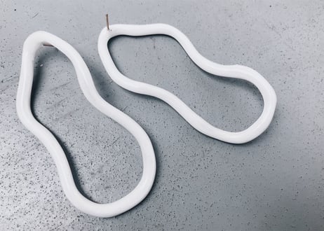 Uneven Oval Earrings（white）