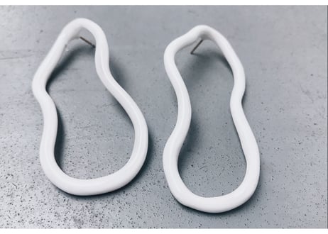 Uneven Oval Earrings（white）