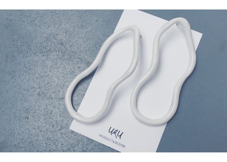 Uneven Oval Earrings（white）
