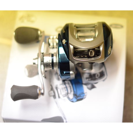 【ラストチャンス！】バスマスターズクラシックウィナー！最高峰！Johnny Morris Signature  Titanium 8  Reel　JMT10SA 右巻きギア比5.2