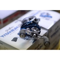 【ラストチャンス！】バスマスターズクラシックウィナー！最高峰！Johnny Morris Signature  Titanium 8  Reel　JMT10SA 右巻きギア比5.2
