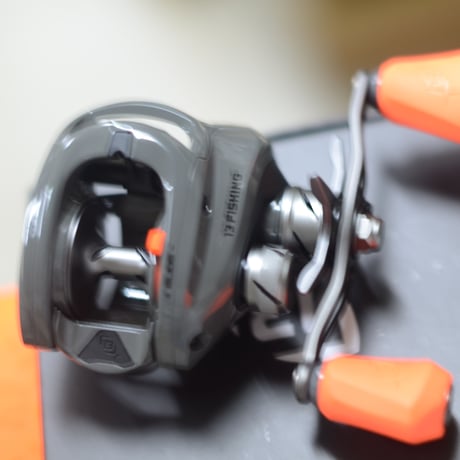 最高評価のCZBベアリングを6個採用！超衝撃のパフォーマンス！【13 FISHING   CONCEPT Z2　コンセプトZ2】ギア比6.8　右巻き