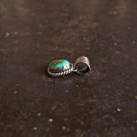 Kevin Ramone / Turquoise Pendant Top