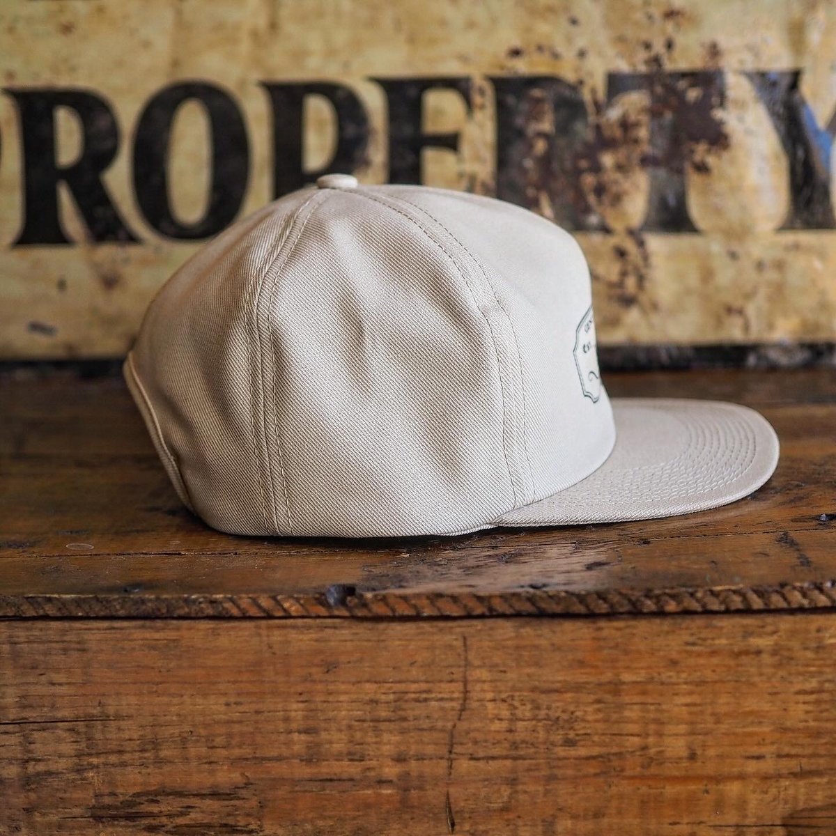 THE.H.W.DOG & CO. / TRUCKER CAP -BEIGE- | CALIF
