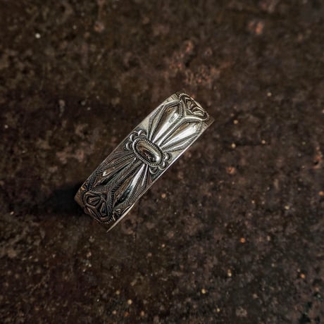 RAY ADAKAI ／ Single Stamp Bangle