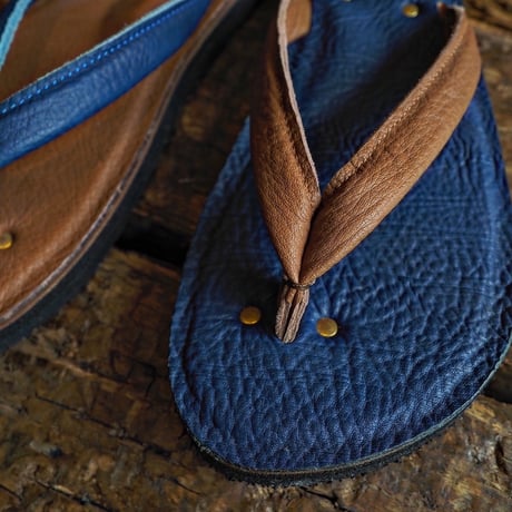 LIGHT MARKER / BEACH SANDAL (HORSE HIDE)