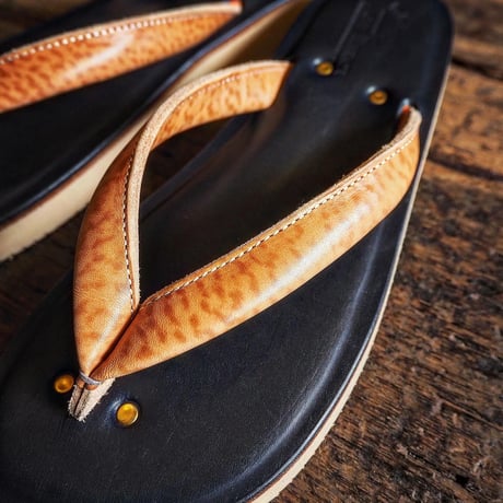 LIGHT MARKER / BEACH SANDAL (BUTTERO "NATURAL x NAVY" )