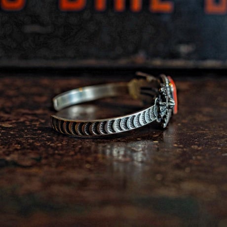 Russell Sam ／ OLD STYLE BANGLE "Spiny Oyster"