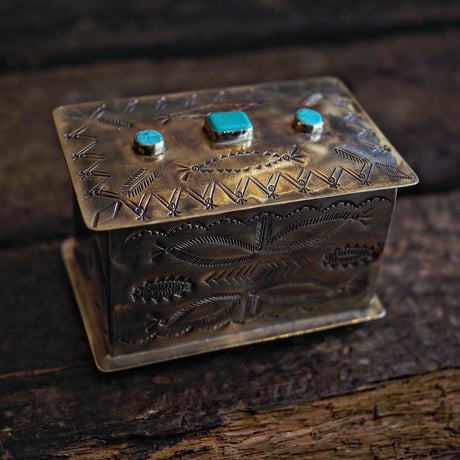 J.Alexander / 3 STONE STAMPED FEATHERS BOX