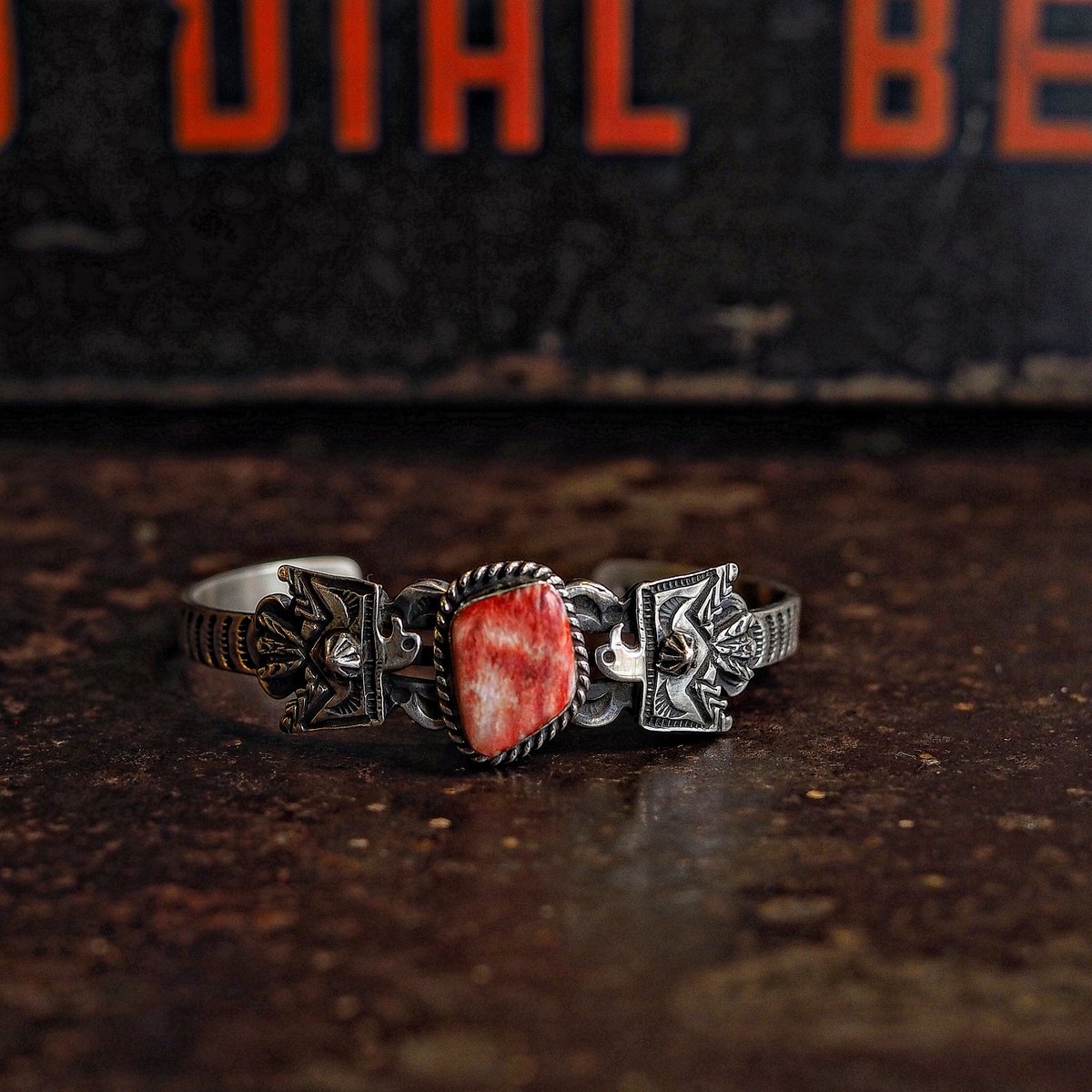 Russell Sam ／ OLD STYLE BANGLE 
