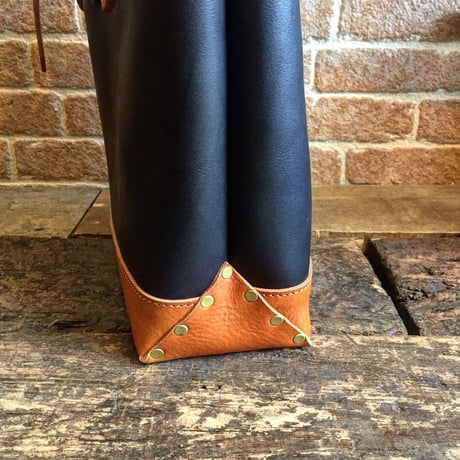 LEFT HAND TOTE BAG  / BLACK×CAMEL(S)