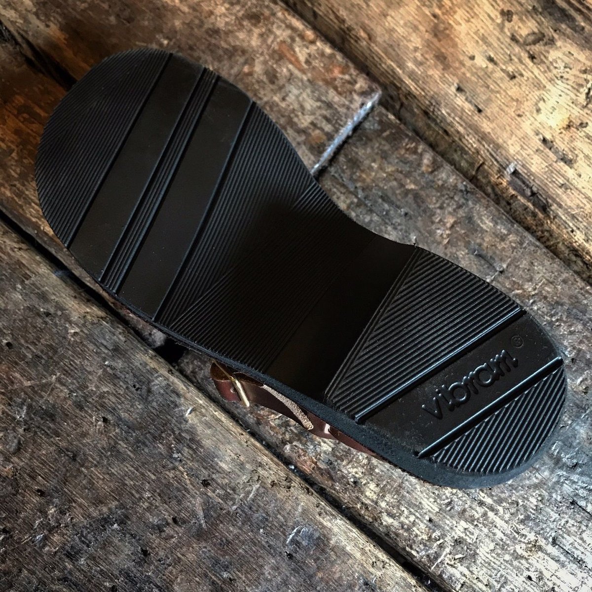 FERNAND LEATHER / Middle English | CALIFORNIA FERNAND LEATHER / Middle English | CALIFORNIA