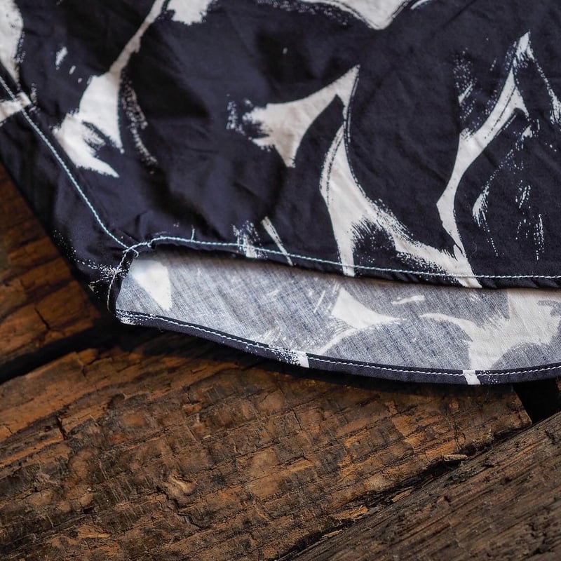 HAVERSACK／FLOWER PRINT TYPEWRITER SHIRT -NAVY-