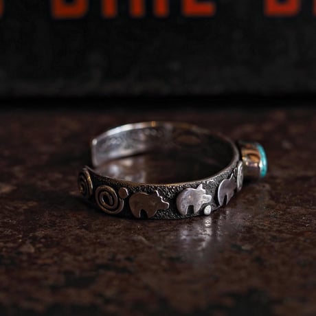 Alex Sanchez／PETROGLYPH TURQUOISE BANGLE " Kingman"