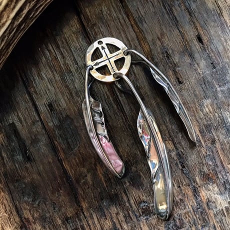 NATIVE SPIRIT / MEDICINE WHEEL WITH THREE WING FEATHER
