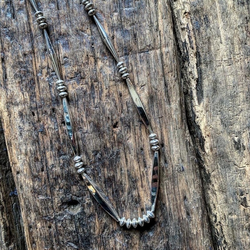 DUCKTAIL / silverﾋﾞｰｽﾞﾈｯｸﾚｽ ※ご注文後、納品まで1ヶ月程度いた