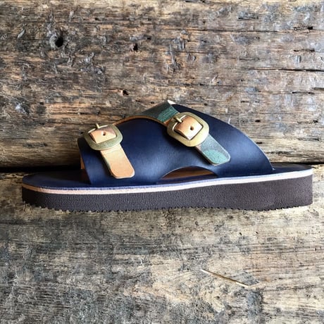 LEFT HAND / ダブルストラップバックル付きサンダル(CAMO×NAVY)