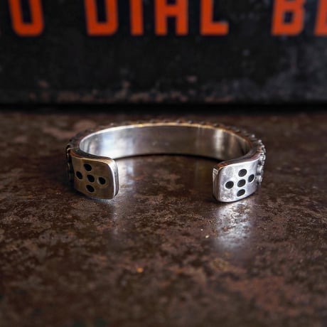 Elvira Bill ／ H.G Stamp Work Bangle