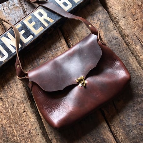 Fernand Lether / Horizontal Ipad Latch Pouch
