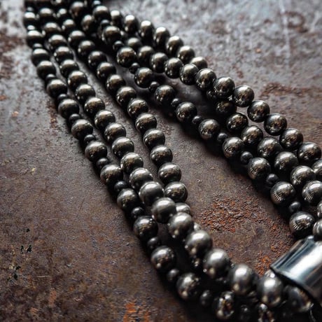 Robert Kelly ／ Naja Top＆Silver Beads Necklace