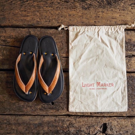 LIGHT MARKER / BEACH SANDAL (BUTTERO "NATURAL x NAVY" )