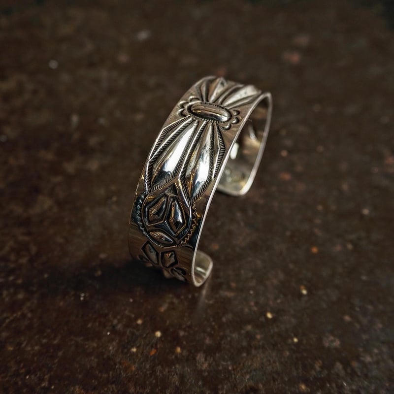 Ray Adakai  レイアダカイ　DBL Stamp Brac バングル adakai_01.jpg