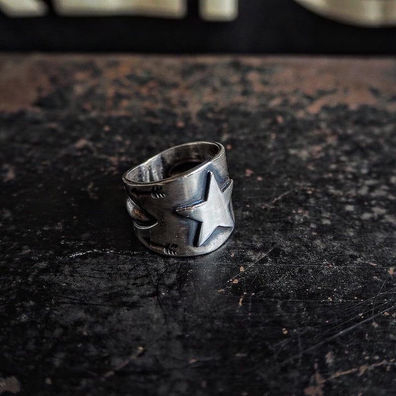 NAVAJO A.Cadman アンディキャドマン スタンプワーク バングル 142mm アンディキャドマン スタンプワーク バングル｜マライカ