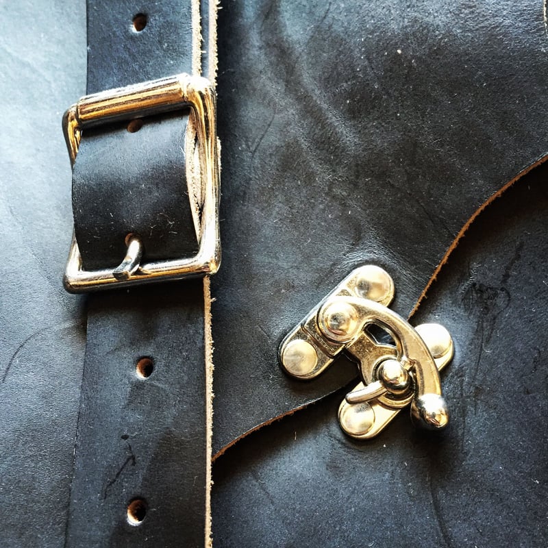 Fernand Lether / Horizontal Latch Pouch (L) | C