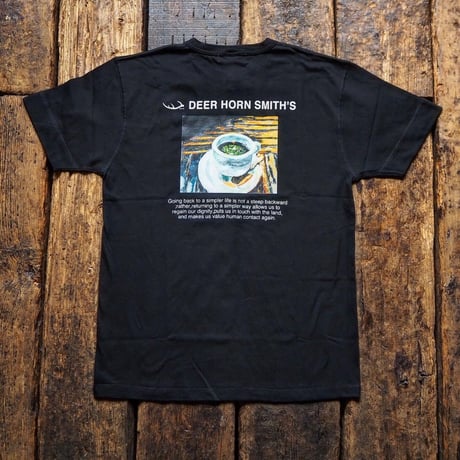 DEERHORNSMITH'S / ART HENRY TEE (COFFEE)