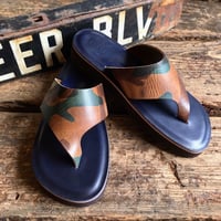 LEFTHAND / トングプレーンレザーサンダル ( CAMO×NAVY)