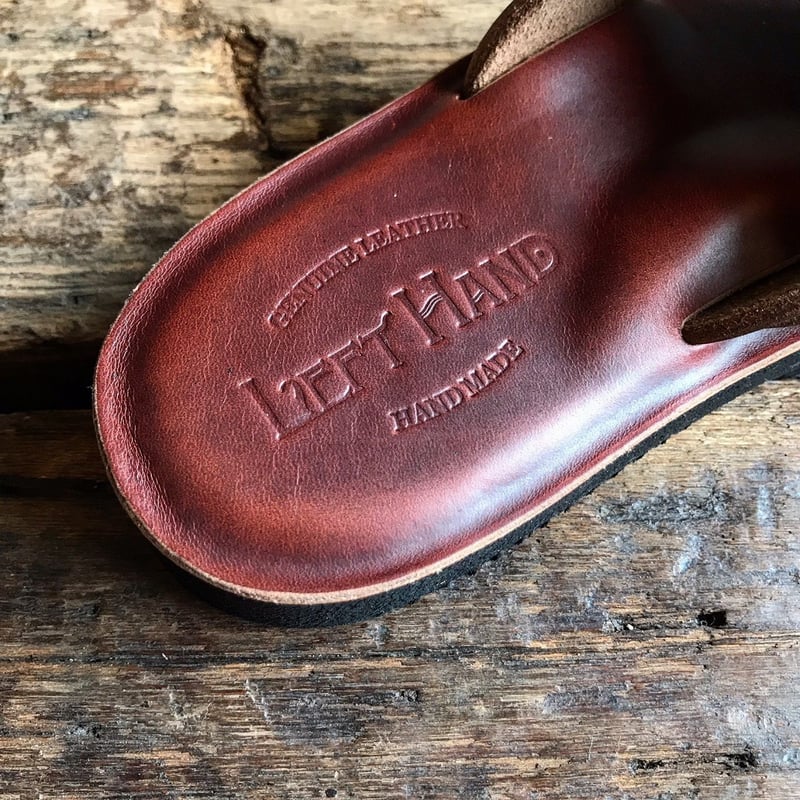 LEFTHAND / トングプレーンリング付きレザーサンダル (ｸﾛﾑｴｸｾﾙﾃｨﾝﾊﾞｰ)