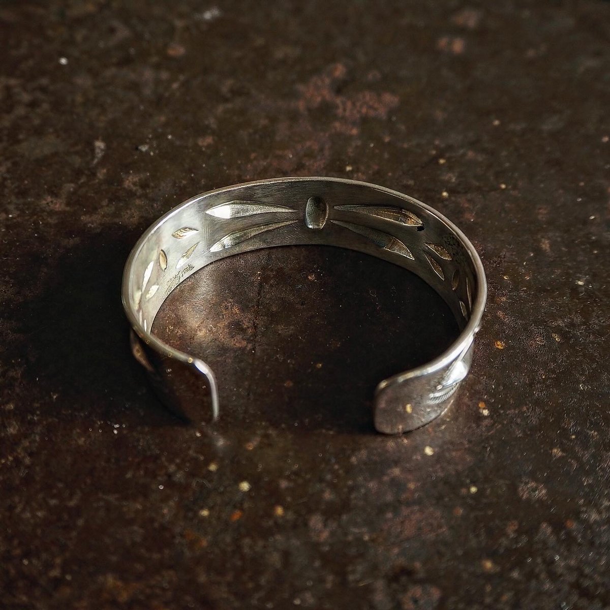 RAY ADAKAI ／ Single Stamp Bangle | CALIFORNIA