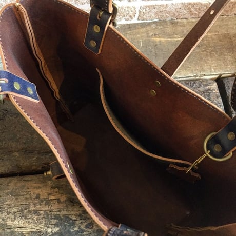 LEFT HAND TOTE BAG  / NAVYクラック(M)