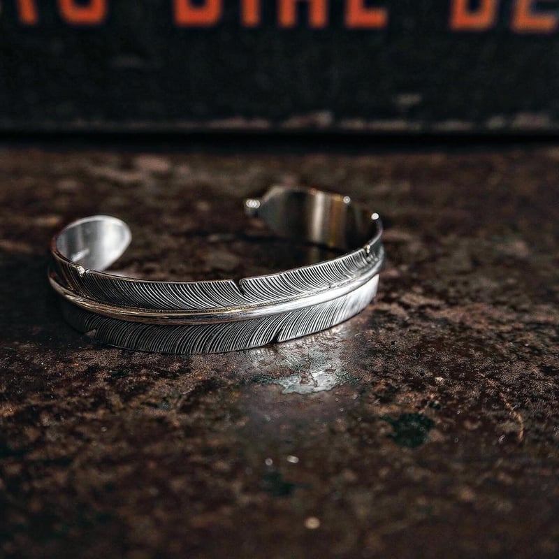 John Nelson / Feather Bangle | CALIFORNIA HARV John Nelson / Feather Bangle | CALIFORNIA HARV