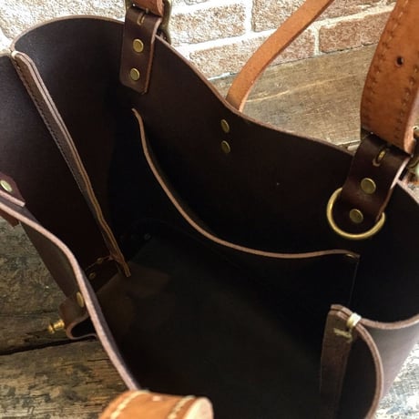LEFT HAND TOTE BAG  / CHOCO×CAMEL (S)