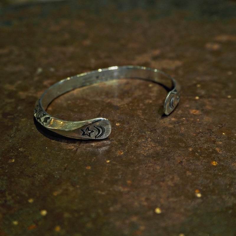 WYLIE SECATERO ／ H.G Triangle Bangle 