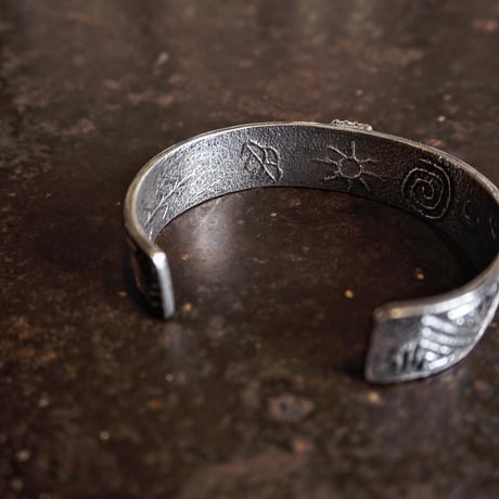 Gilbert Dino Garcia / Tufa Cast Bangle "White Buffalo"