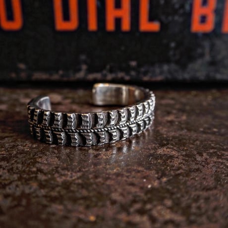 Elvira Bill ／ H.G Stamp Work Bangle