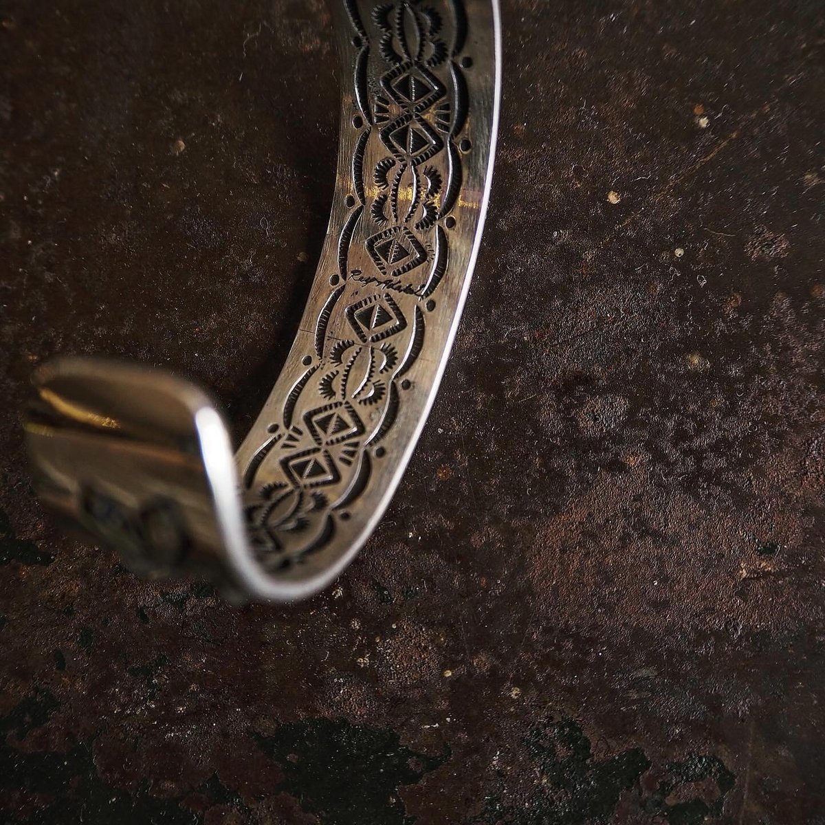 RAY ADAKAI / Double Stamp Bangle | CALIFORNIA RAY ADAKAI / Double Stamp Bangle | CALIFORNIA