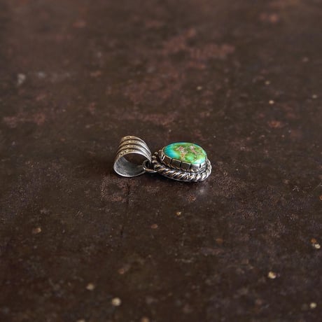 Kevin Ramone / Turquoise Pendant Top