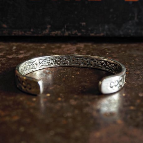 RAY ADAKAI ／ Double Stamp Bangle