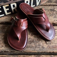 LEFTHAND / トングプレーンリング付きレザーサンダル (ｸﾛﾑｴｸｾﾙﾃｨﾝﾊﾞｰ)