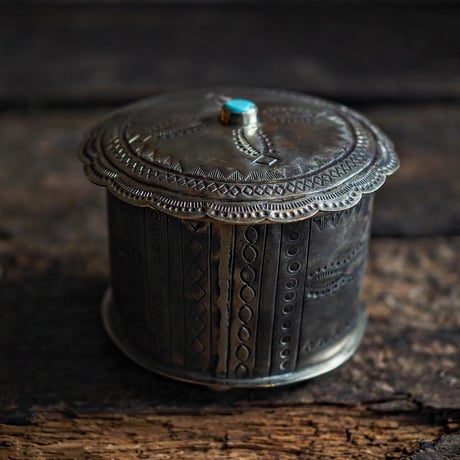 J.Alexander / STAMPED ROUND BOX WITH TURQUOISE AND LID