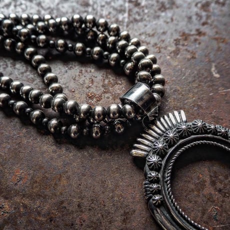 Robert Kelly ／ Naja Top＆Silver Beads Necklace